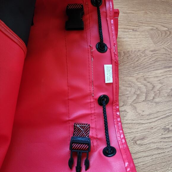 Vintage Marlboro Unlimited Large Red Sling Duffle Bag Cinch Bag Hiking READ - Picture 9 of 15